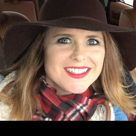 Meet your Posher, Lisa - Picture 1 of 1